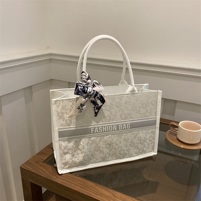 Luxury Bags Vendor - Lüks Zarif Kadın Tote Çantası İşlemeli